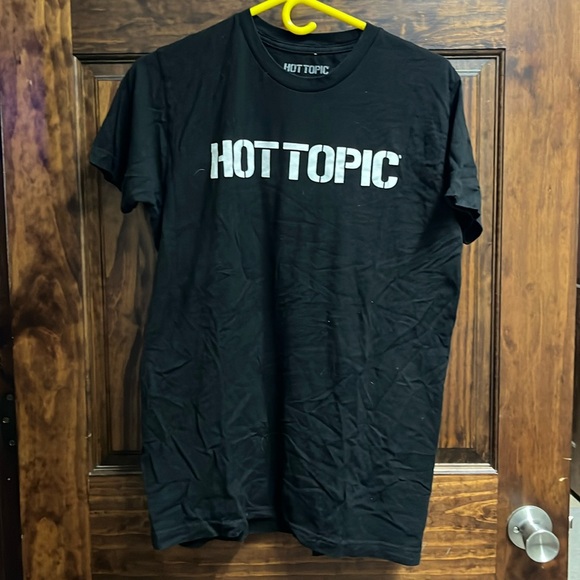 Hot Topic Tee - Picture 1 of 3